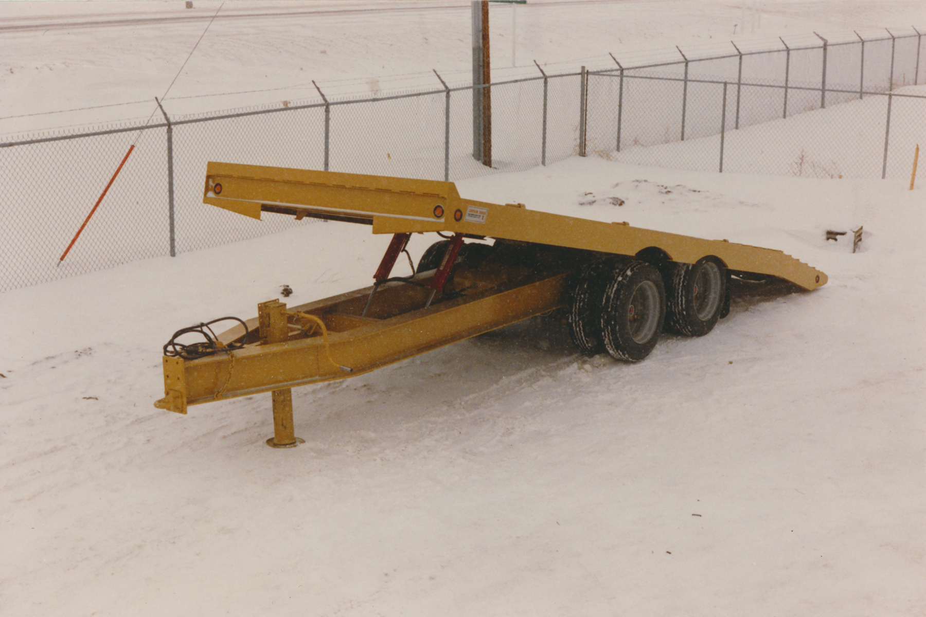 Heavy-duty tilt deck trailer